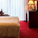 Royal Park & 3*