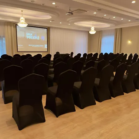 Royal Park & فندق