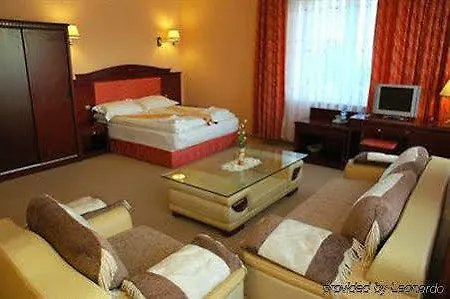 Royal Park & 3*